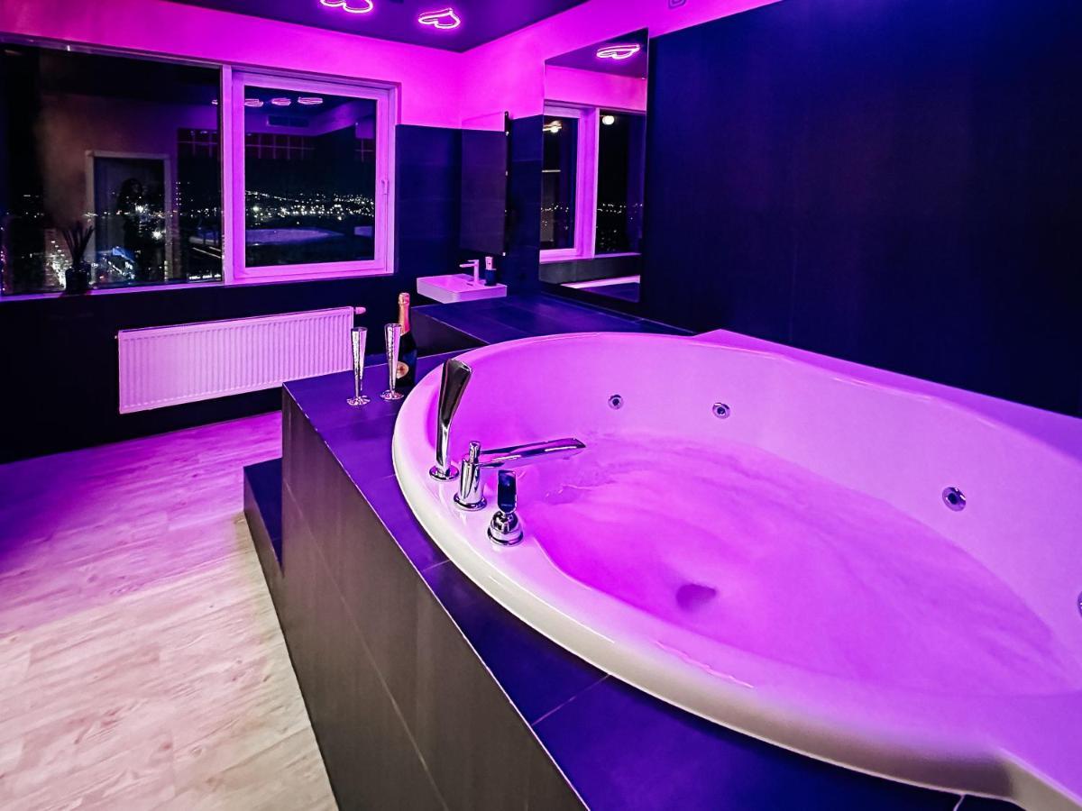 Sky Deep Jacuzzi 30 Floor Appartement Klaipėda Buitenkant foto