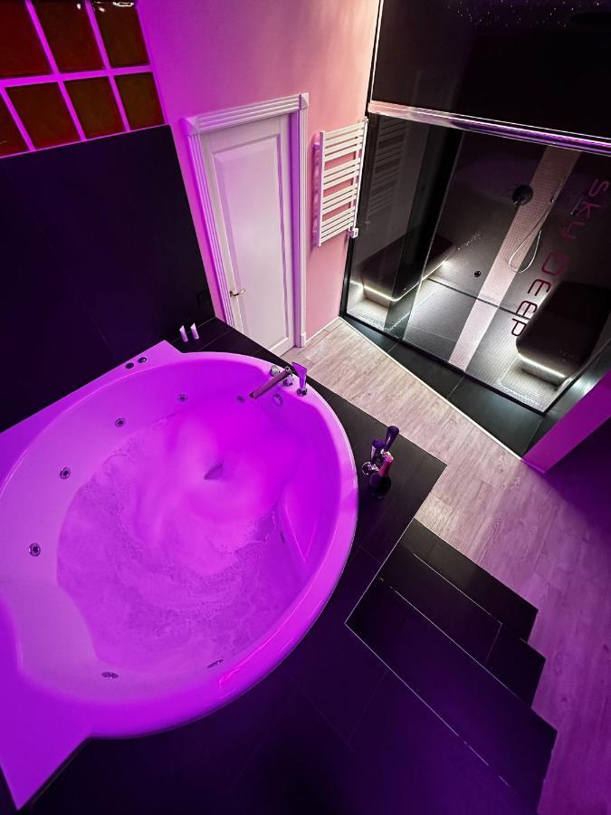 Sky Deep Jacuzzi 30 Floor Appartement Klaipėda Buitenkant foto